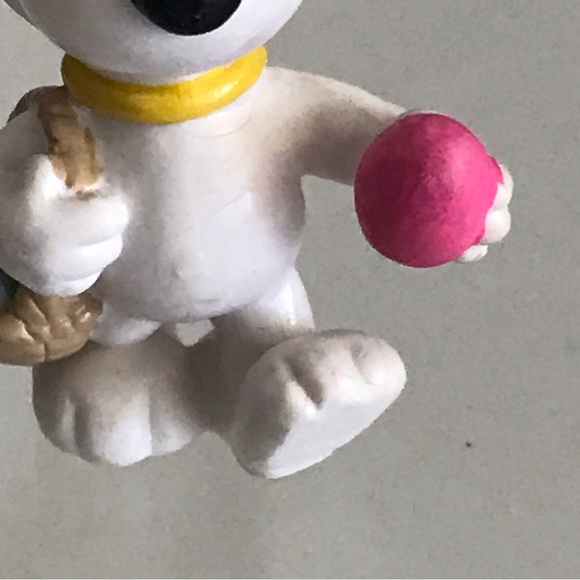 PEANUTS SNOOPY with An Easter Basket & Holding A Pink Egg - Collectible - VTG - Picture 7 of 12